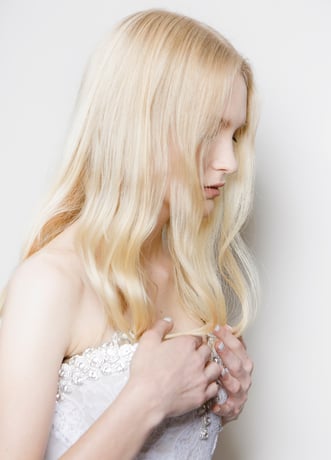 Blondierte Haare pflegen: Beste Pflege für strahlendes Blond
