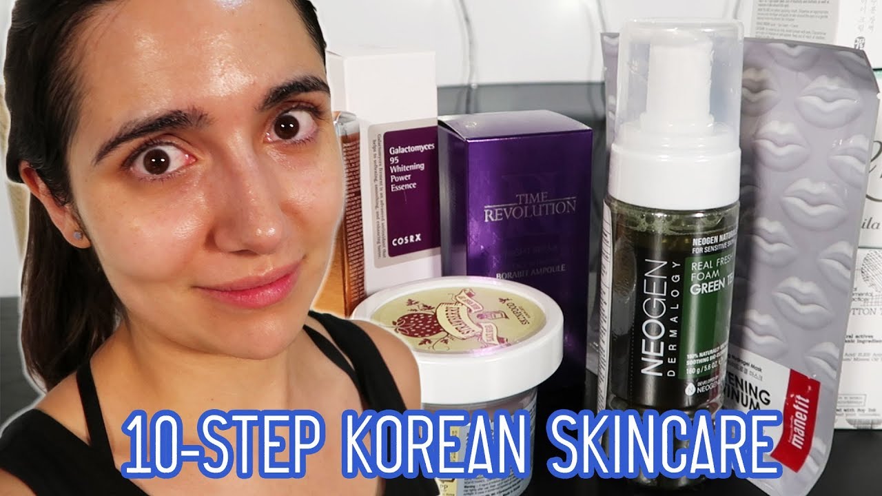 Die 10 Step Korean Skincare Routine: So geht sie und das brauchst duBestimmt hast du schon mal von koreanischen Hautpflegeprodukten oder der 10 Step Korean Skincare Routine gehört und dich gefragt, was genau es damit auf sich hat. Hier erklären wir, wie die 10 Step Korean Skincare Routine aufgebaut ist, wie man sie richtig anwendet und wie ich die koreanische Hautpflegeroutine für mich anwende.Die 10 Schritte der Korean Skincare Routine in Kürze:ReinigungsölReinigungsschaumPeelingTonerEssenceSerumSheet MaskAugencremeFeuchtigkeitscremeSonnencremeKorean Skincare Morgenroutine