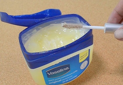 Vaseline für Wimpern: Ihre tatsächliche Wirksamkeit